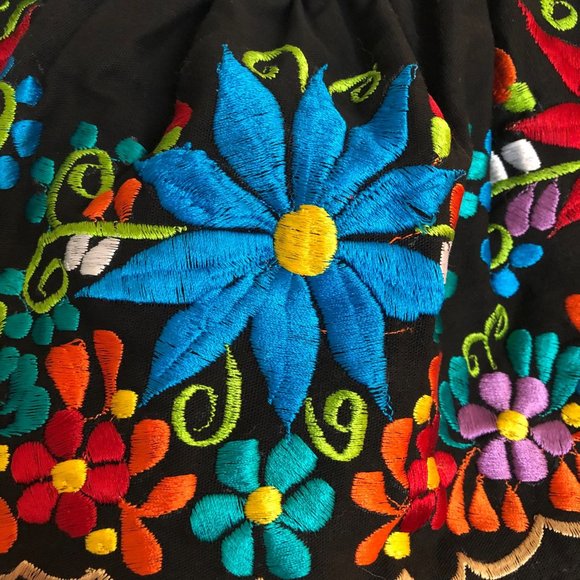 Beautiful, authentic, traditional Mexican dress - Picture 2 of 3